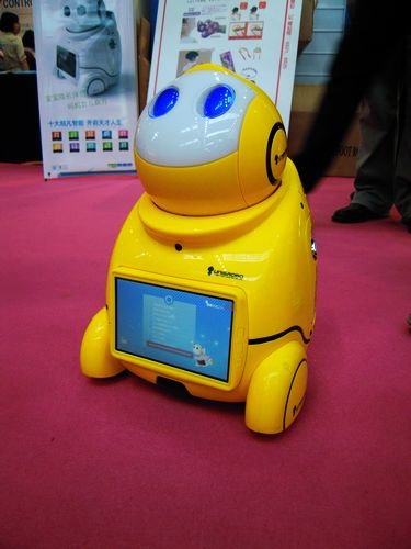 3158教育网专访'爱乐优家庭亲子机器人'